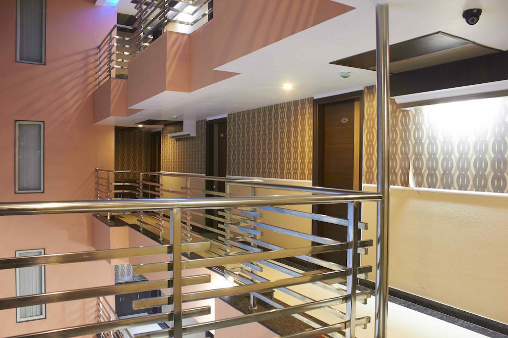 Hotel Waterfall Delhi  Exterior photo