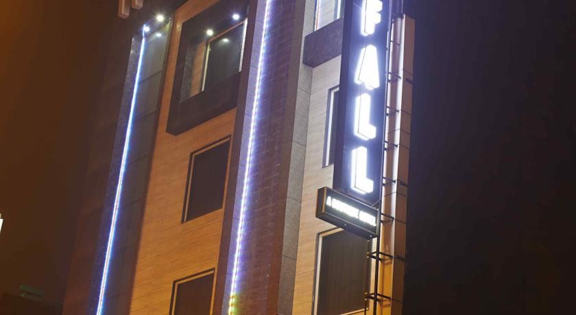 Hotel Waterfall Delhi  Exterior photo