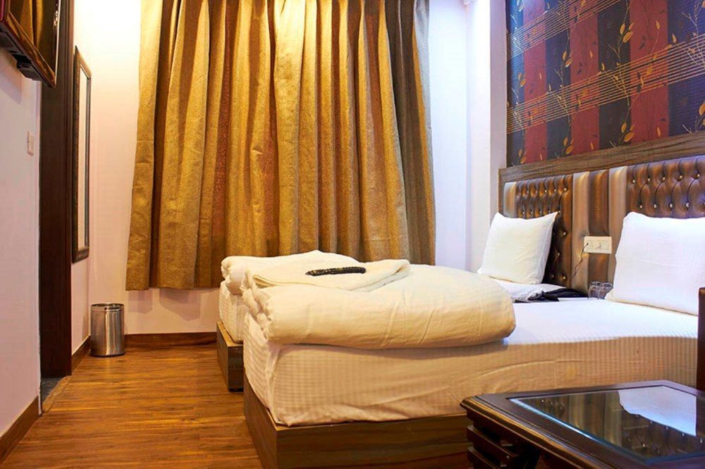 Hotel Waterfall Delhi  Exterior photo