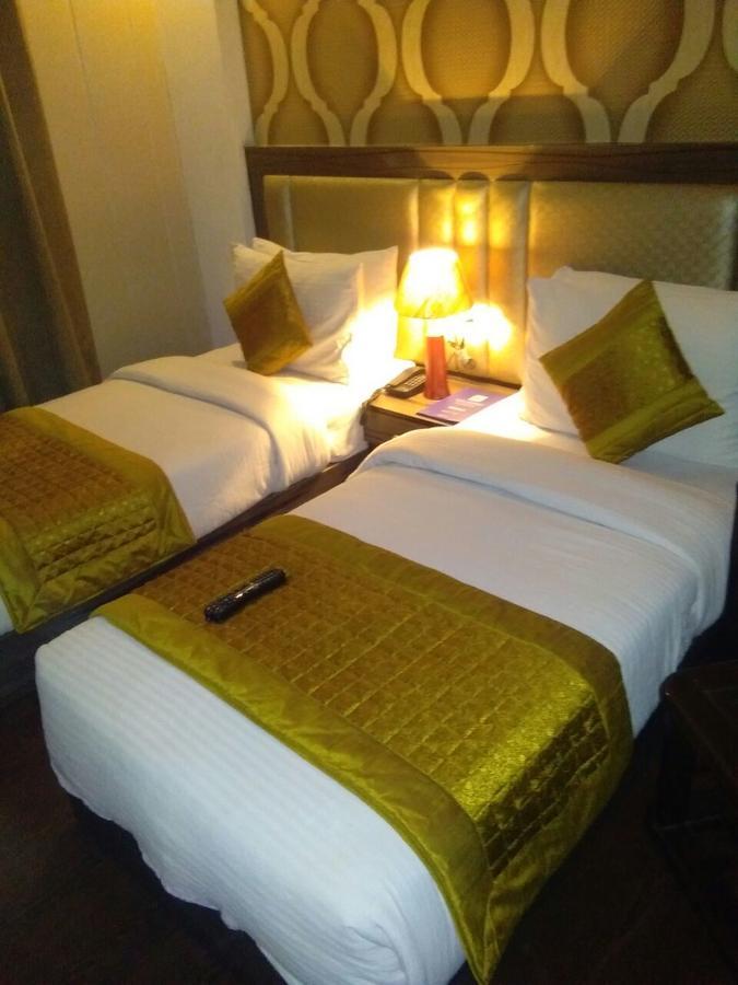 Hotel Waterfall Delhi  Exterior photo