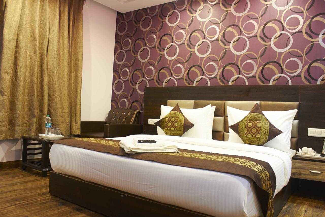 Hotel Waterfall Delhi  Exterior photo