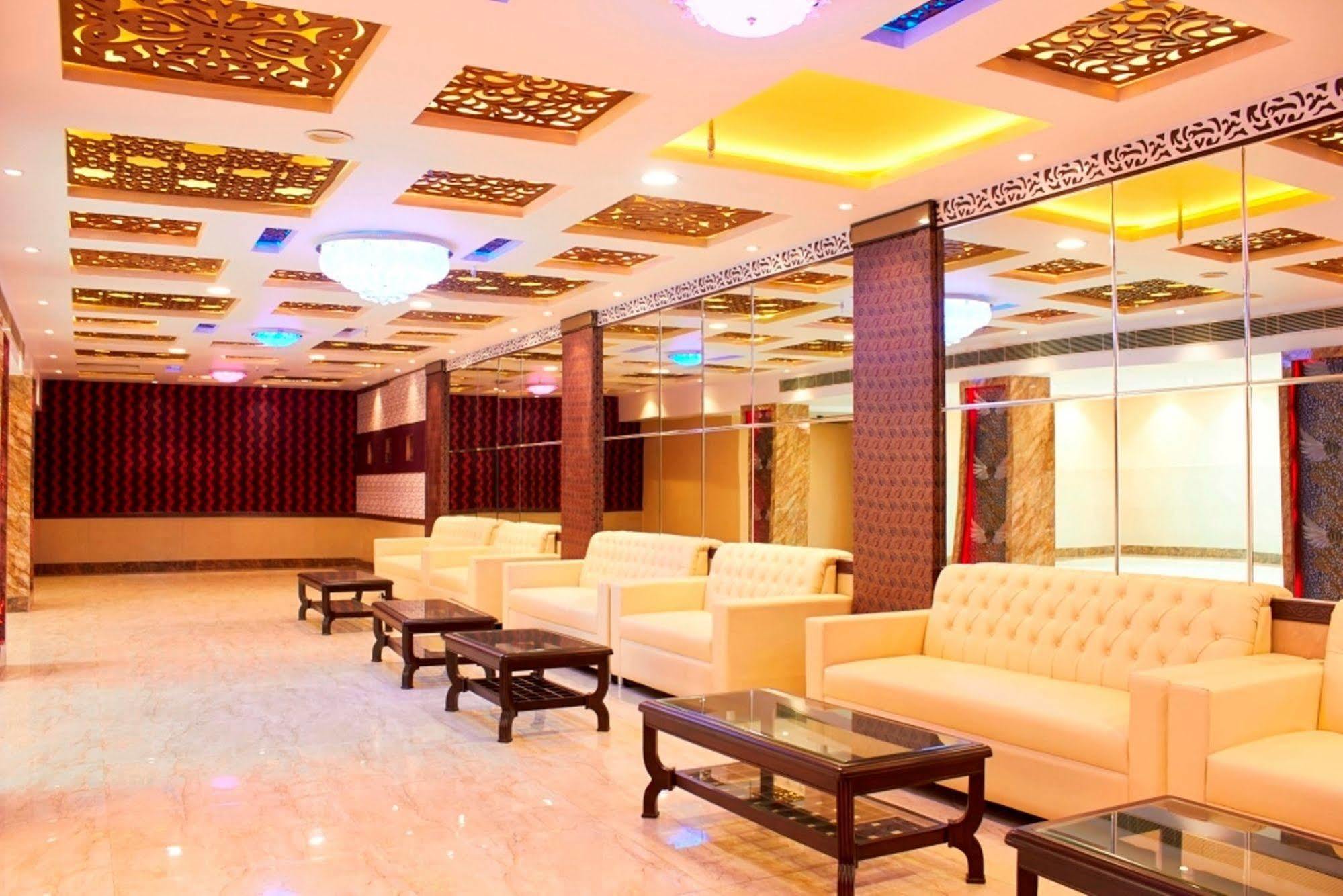 Hotel Waterfall Delhi  Exterior photo
