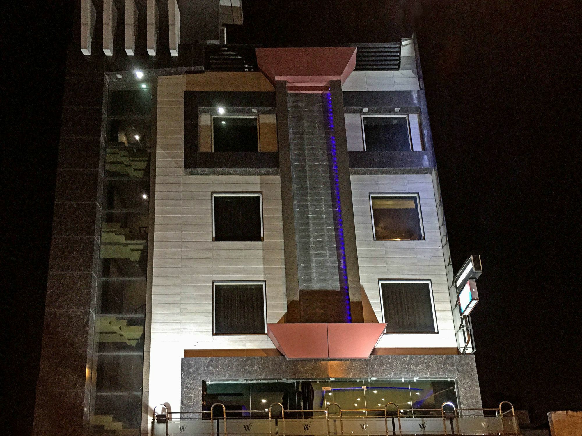 Hotel Waterfall Delhi  Exterior photo