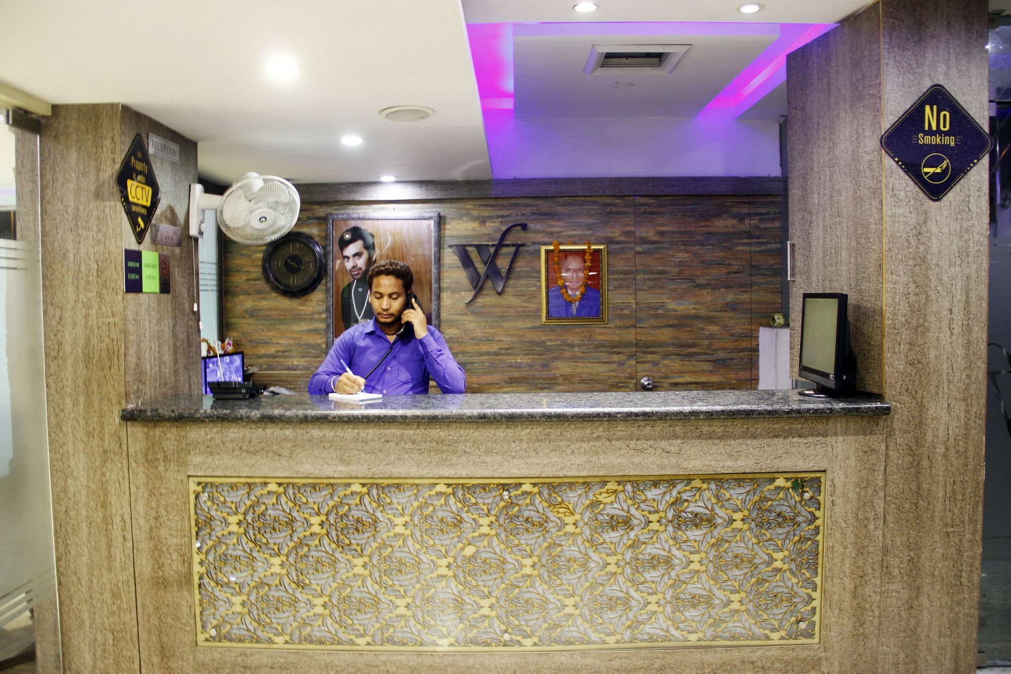 Hotel Waterfall Delhi  Exterior photo