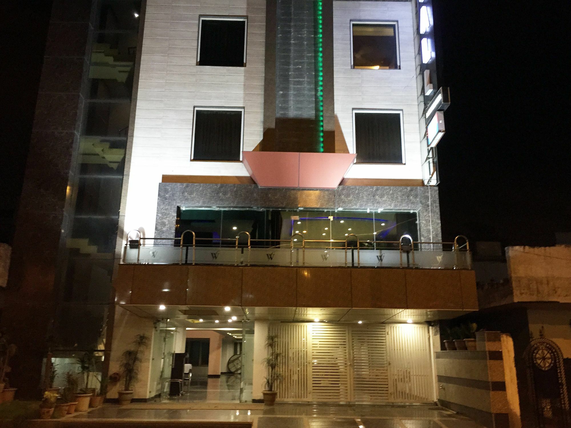 Hotel Waterfall Delhi  Exterior photo