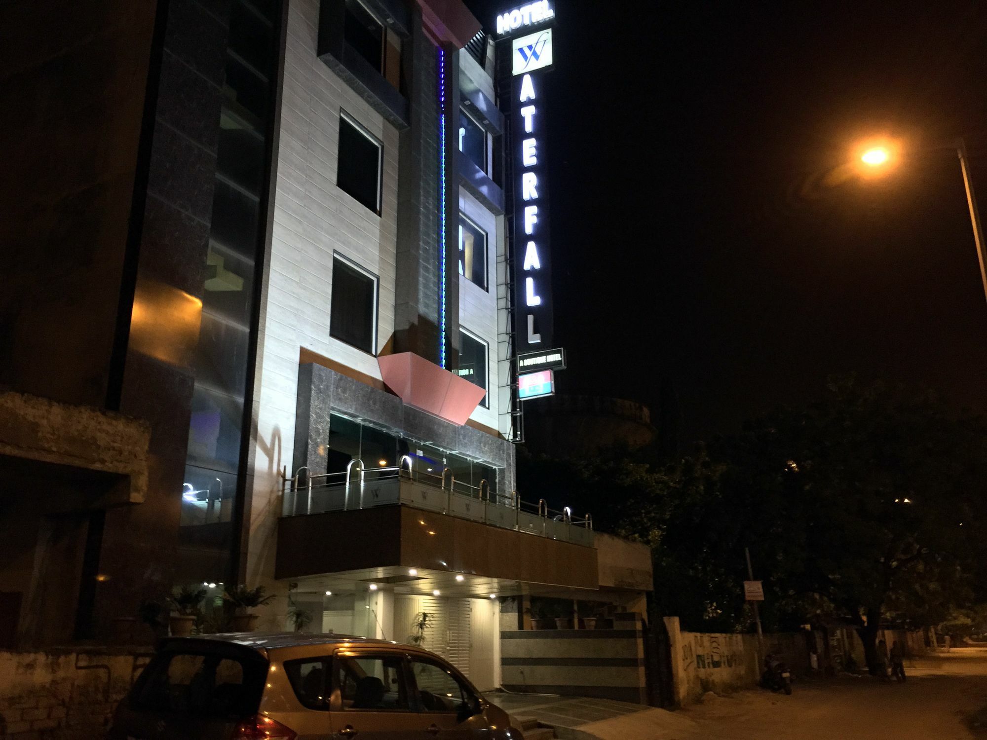 Hotel Waterfall Delhi  Exterior photo