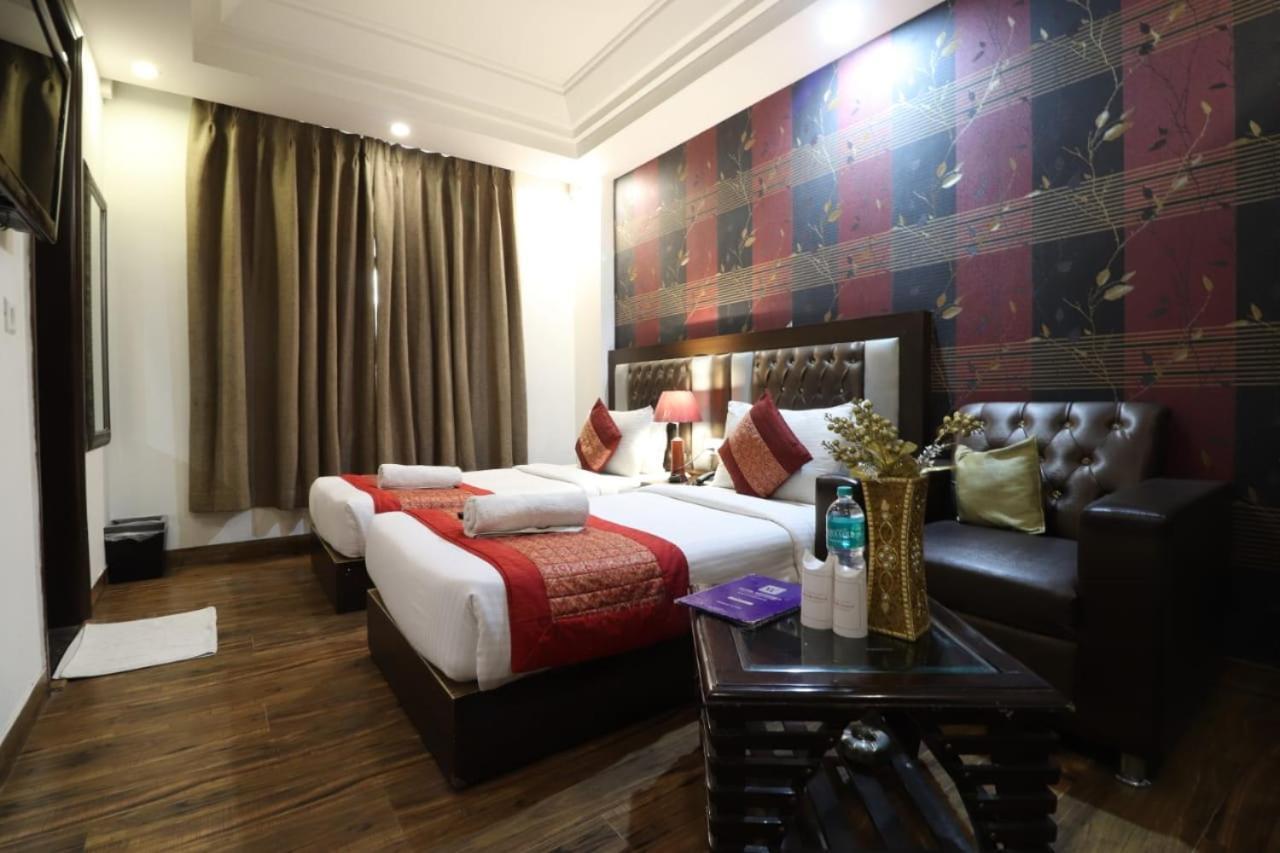 Hotel Waterfall Delhi  Exterior photo