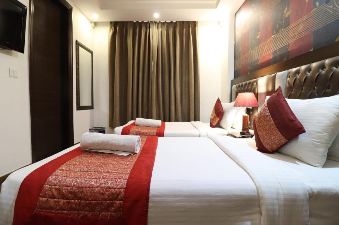 Hotel Waterfall Delhi  Exterior photo